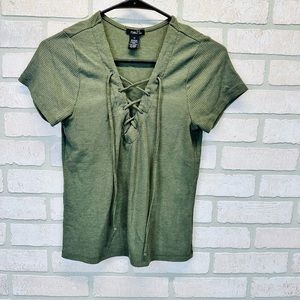 Green Rue 21 shirt. Ties in the front. Size-Medium
